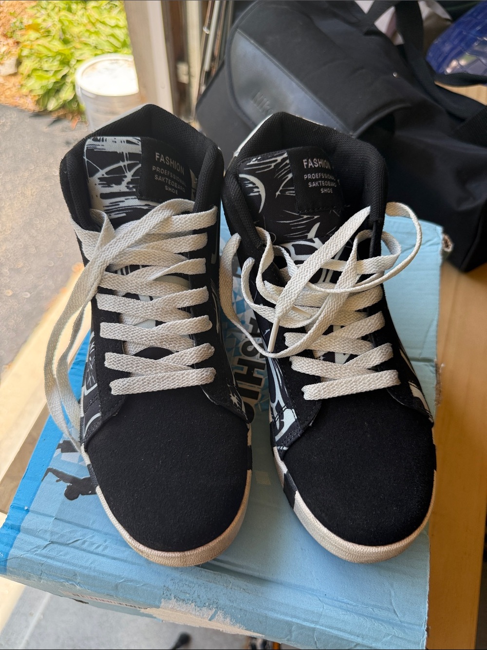 Black High-Top Skateboard Sneakers graffiti